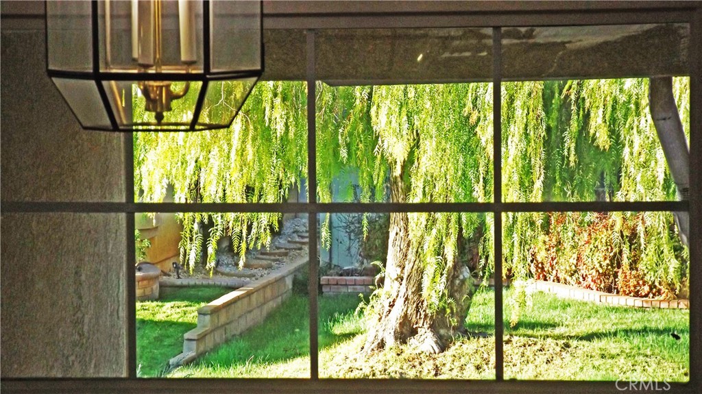 https://media.crmls.org/medias/30d140cd-192f-417f-bf18-d43cda77709f.jpg?preset=X-Large