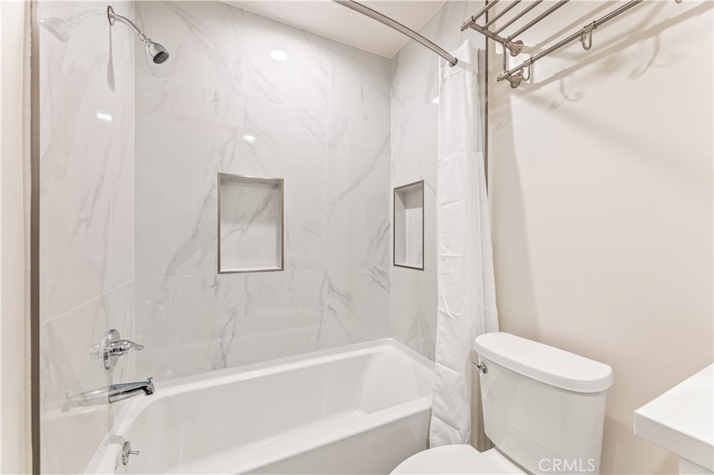 https://media.crmls.org/medias/30d15012-c5c2-470d-91cf-310d9cfa4651.jpg?preset=X-Large