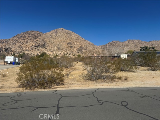 Detail Gallery Image 3 of 3 For 23372 Taos Rd, Apple Valley,  CA 92307 - – Beds | – Baths