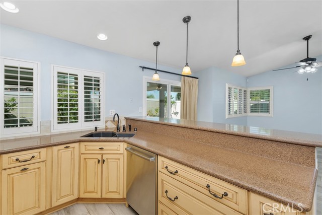 Detail Gallery Image 16 of 34 For 25382 Blackthorne Dr, Murrieta,  CA 92563 - 3 Beds | 2 Baths