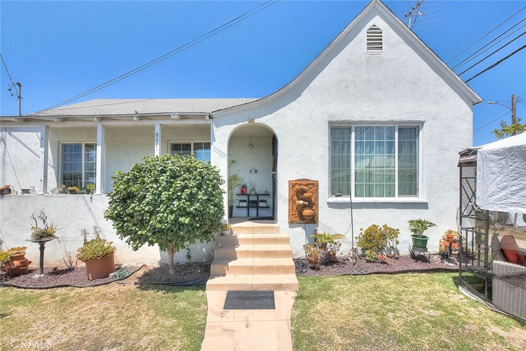 Duplex at 801 S Hicks Avenue