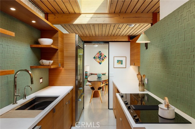 Detail Gallery Image 6 of 32 For 1515 N Tigertail, Los Angeles,  CA 90049 - 3 Beds | 2/1 Baths