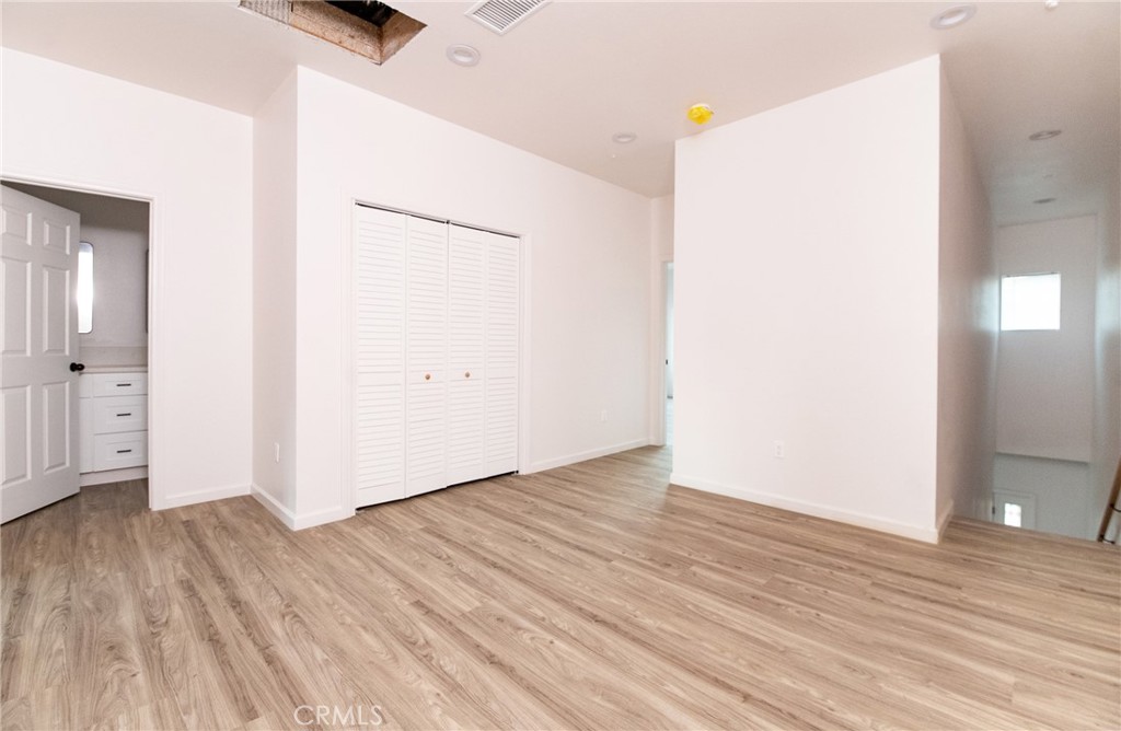 https://media.crmls.org/medias/30d4b52d-c949-43a2-a487-809dde2392ec.jpg?preset=X-Large