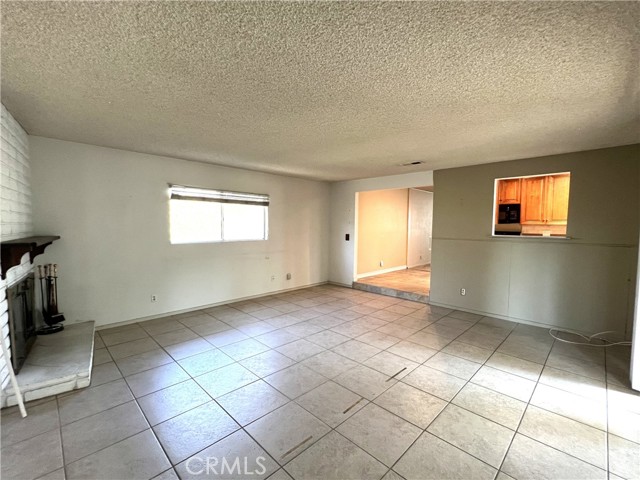 8940 Comet Circle, Westminster CA: https://media.crmls.org/medias/30d6c1f3-1bb5-4743-b6e7-7afef868b2d0.jpg