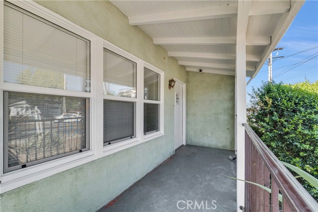 Detail Gallery Image 4 of 28 For 462 W Orange Grove, Pomona,  CA 91768 - 3 Beds | 2 Baths