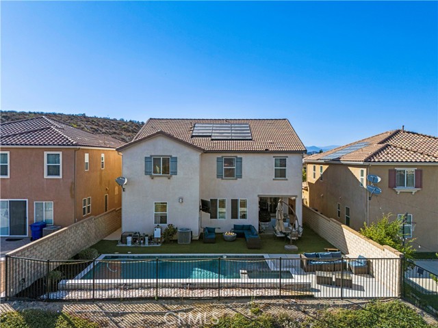 20556 Suzie Lane, Saugus CA: https://media.crmls.org/medias/30d7f3de-7419-4871-b291-323865ef43c8.jpg