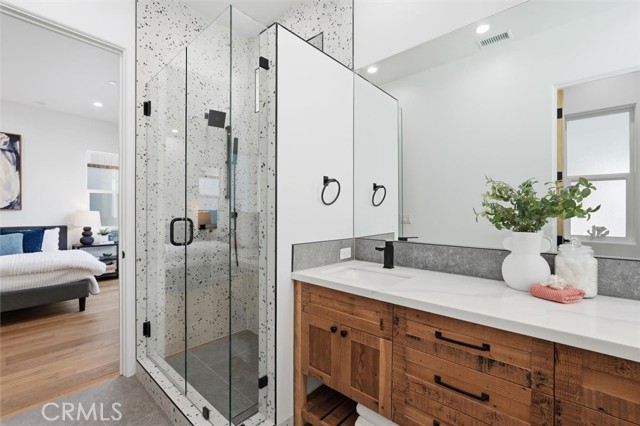 Detail Gallery Image 37 of 41 For 617 N Irena Ave a,  Redondo Beach,  CA 90277 - 4 Beds | 3/1 Baths