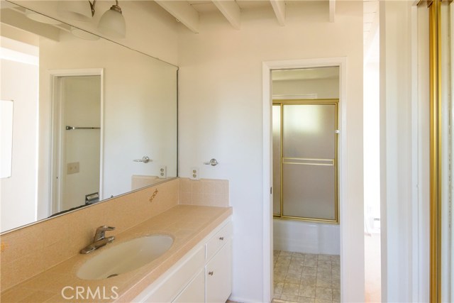 upper master bathroom