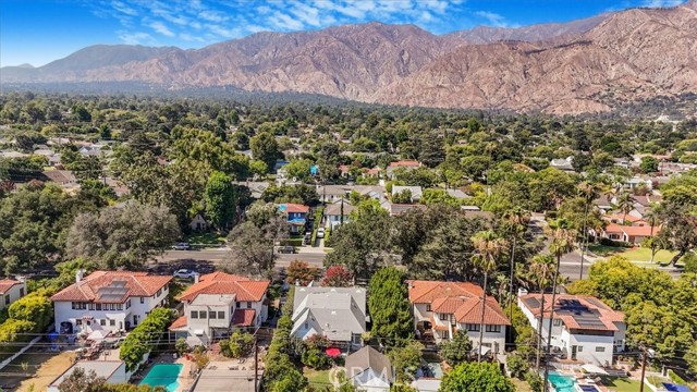 2270 E Orange Grove Boulevard, Pasadena CA: https://media.crmls.org/medias/30d835cf-a11e-46ad-923a-0e125ebf9361.jpg
