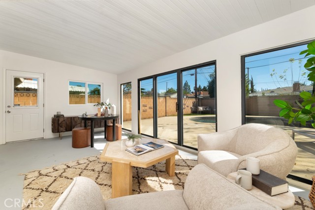 Detail Gallery Image 19 of 23 For 19844 Hemmingway St, Winnetka,  CA 91306 - 4 Beds | 2 Baths