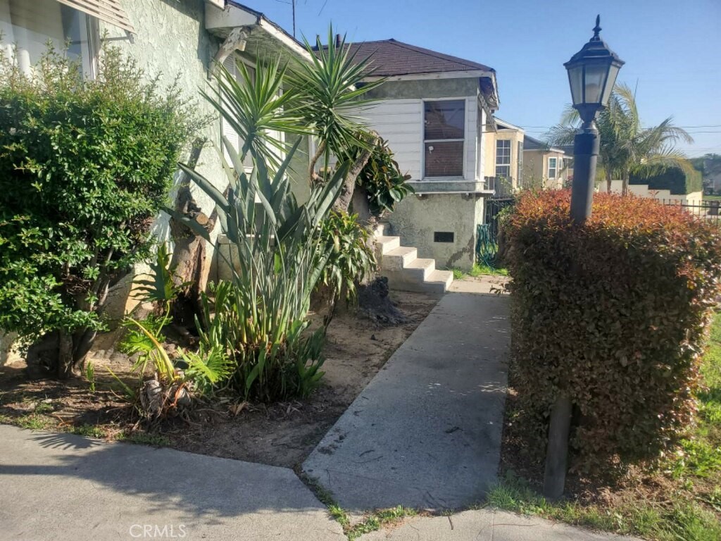 10806 S St Andrews Place, Los Angeles, CA 90047