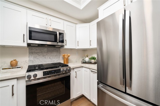 270 Fern Court, Azusa CA: https://media.crmls.org/medias/30d8fda4-1e15-4554-91a1-1f4ce5c62f43.jpg