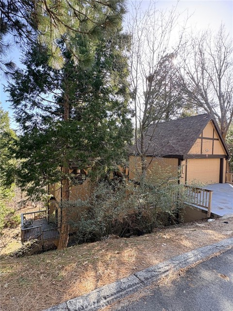 Detail Gallery Image 4 of 4 For 27403 Alpen Dr, Lake Arrowhead,  CA 92352 - 4 Beds | 3 Baths