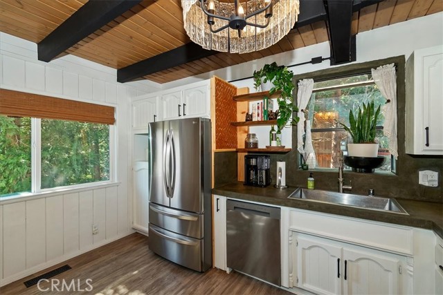 Detail Gallery Image 12 of 33 For 905 Jungfrau, Crestline,  CA 92325 - 2 Beds | 1/1 Baths