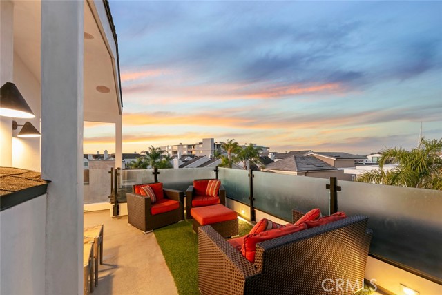 417 E Bay, Newport Beach CA: https://media.crmls.org/medias/30db4485-1e91-47ca-8c16-9c3976c6eea2.jpg