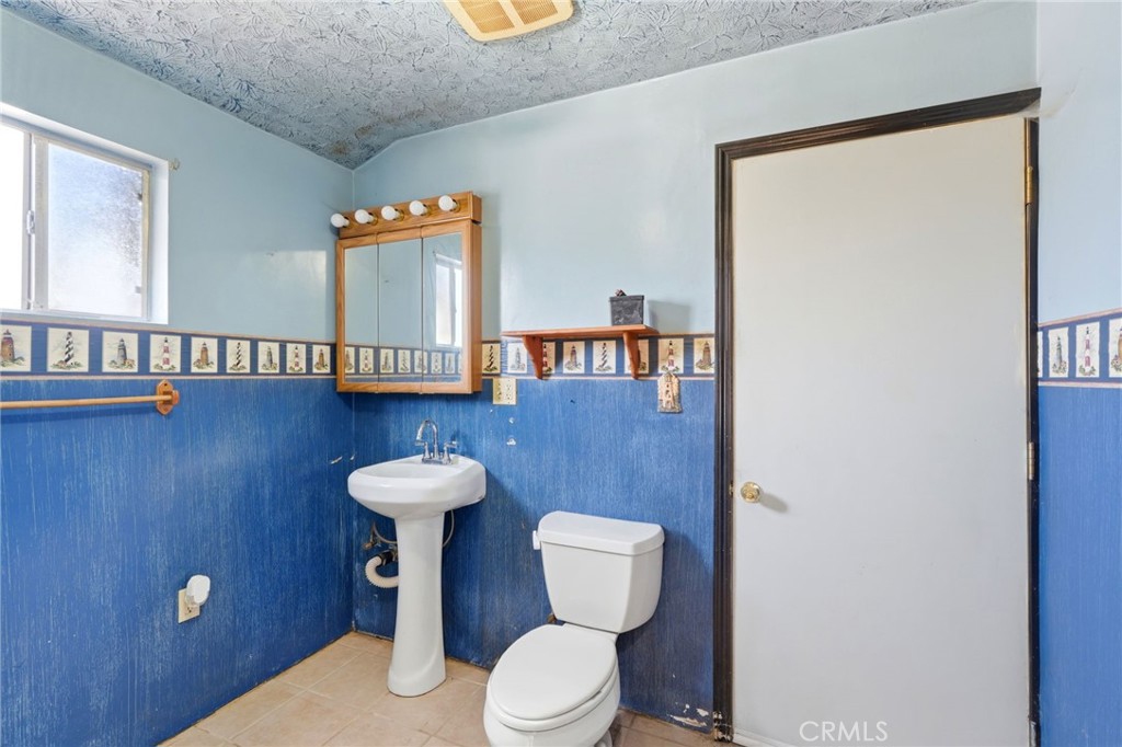 https://media.crmls.org/medias/30dbe9a3-af77-4b5f-a7ab-14ce32705d9a.jpg?preset=X-Large