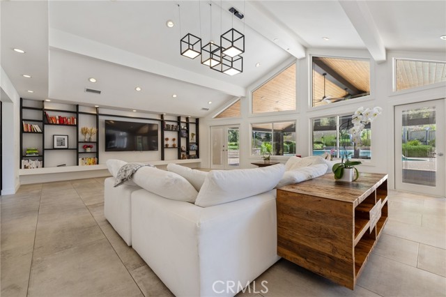 Detail Gallery Image 18 of 75 For 10372 Crawford Canyon Rd, North Tustin,  CA 92705 - 5 Beds | 6/1 Baths