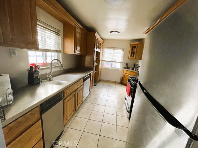 Detail Gallery Image 5 of 16 For 11313 Pennsylvania, South Gate,  CA 90280 - 3 Beds | 2 Baths