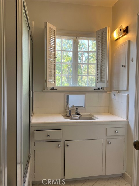 2265 Adair Street, San Marino CA: https://media.crmls.org/medias/30dca2c7-21f1-492d-a7e2-479863c6c531.jpg