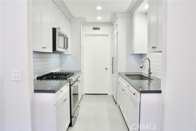 2413 Chandler Avenue, 2 photo 3