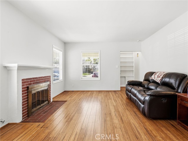 Detail Gallery Image 10 of 45 For 228 N Beachwood Dr, Burbank,  CA 91506 - 3 Beds | 1 Baths