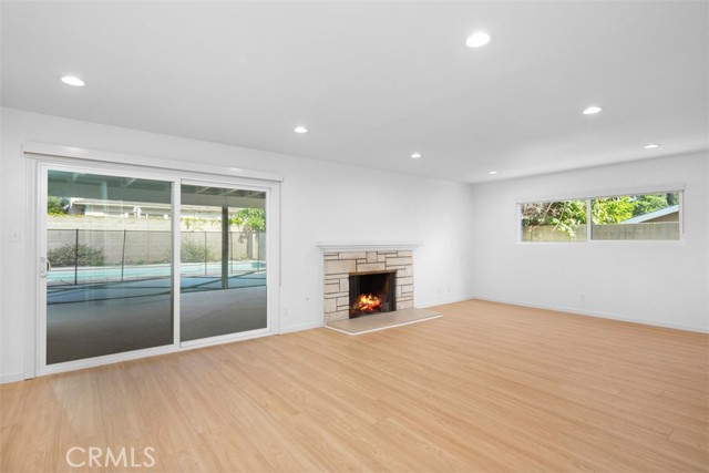 Detail Gallery Image 12 of 38 For 14012 Gershon Pl, Santa Ana,  CA 92705 - 3 Beds | 3 Baths