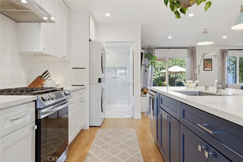 https://media.crmls.org/medias/30de6f0c-be6b-4b26-a205-38632d166366.jpg?preset=X-Large