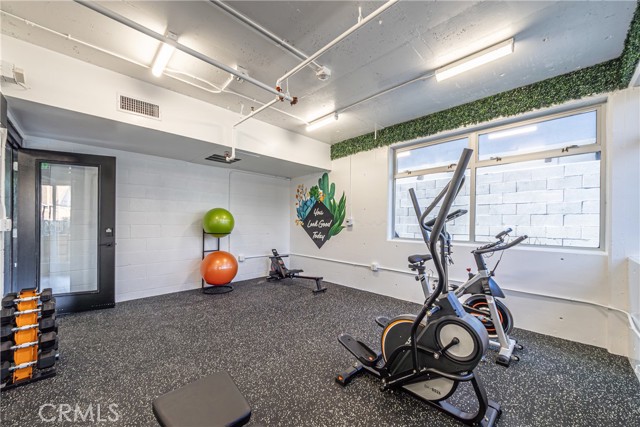 Detail Gallery Image 6 of 40 For 6025 Craner Ave #401,  North Hollywood,  CA 91606 - 4 Beds | 4/1 Baths