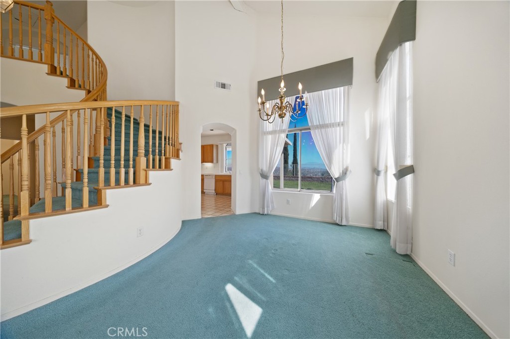 https://media.crmls.org/medias/30dfd6a3-efee-4d09-95a7-ce39a16756df.jpg?preset=X-Large