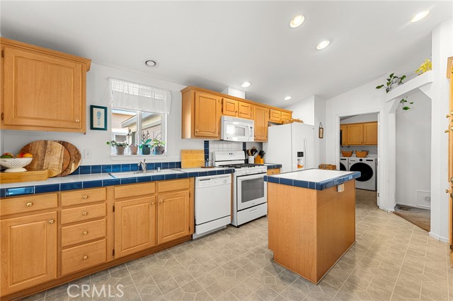 Detail Gallery Image 11 of 40 For 140 W Pioneer #133,  Redlands,  CA 92374 - 2 Beds | 2 Baths