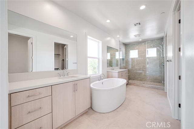 Detail Gallery Image 18 of 31 For 121 Wild Flower, Lake Forest,  CA 92630 - 5 Beds | 5 Baths