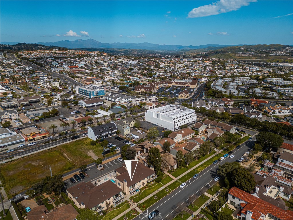 https://media.crmls.org/medias/30e08397-3f4c-4ae8-abcb-e3ab44b39f03.jpg?preset=X-Large