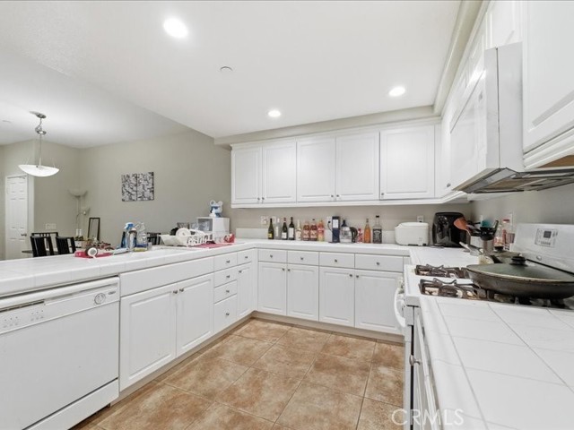 Detail Gallery Image 5 of 14 For 15903 Fountain Ln, Chino,  CA 91708 - 2 Beds | 2/1 Baths