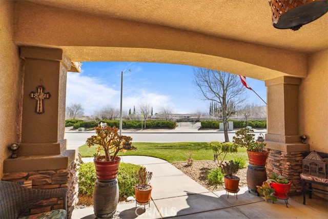 Detail Gallery Image 3 of 22 For 40737 55th W St, Palmdale,  CA 93551 - 4 Beds | 3 Baths