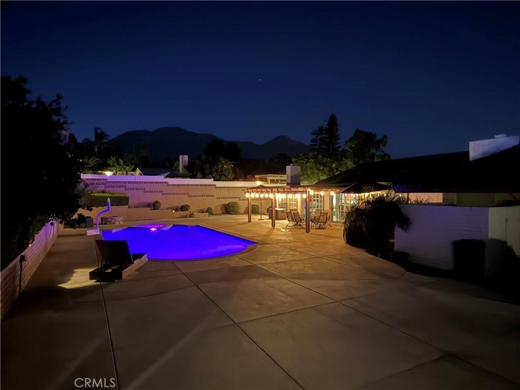 https://media.crmls.org/medias/30e276e9-37ad-415a-a2a6-f941b8f7b903.jpg?preset=X-Large