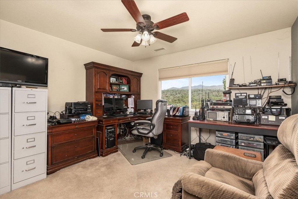 https://media.crmls.org/medias/30e2c996-ffa8-4f79-a005-21becac7ded8.jpg?preset=X-Large