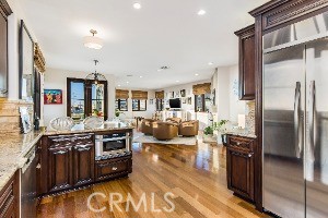 Detail Gallery Image 7 of 19 For 320 33rd, Manhattan Beach,  CA 90266 - 3 Beds | 4 Baths