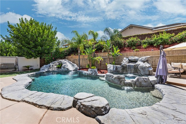 540 Newport Circle, Corona CA: https://media.crmls.org/medias/30e38ba2-05e1-4936-b1a0-70042b2c60fc.jpg