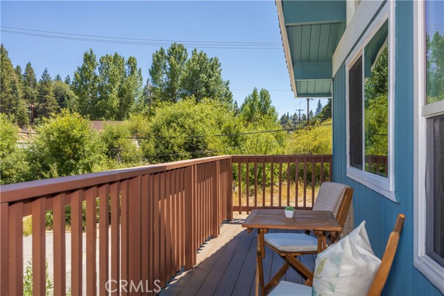 2395 Hunsaker Drive, Running Springs CA: https://media.crmls.org/medias/30e46eb7-199c-4dd3-9ec4-9202be3c962d.jpg