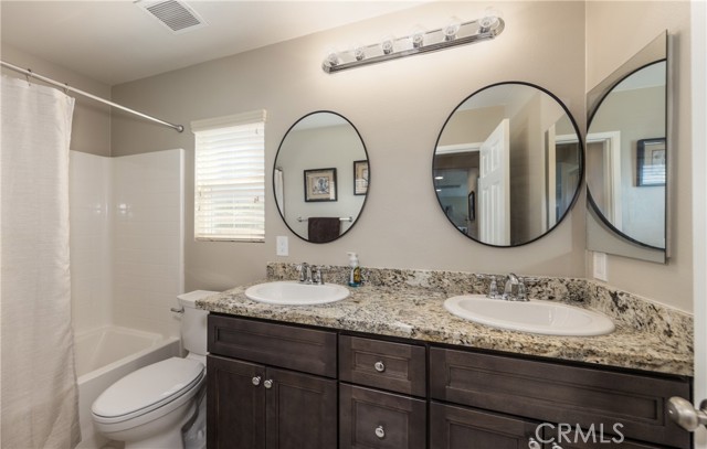 216 Colonial Drive, Calimesa CA: https://media.crmls.org/medias/30e4ba55-f8b7-4f34-9a15-3e4913c3143b.jpg