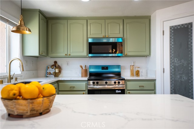 7122 Aster Road, Oak Hills CA: https://media.crmls.org/medias/30e4f38d-8763-4fd4-9e02-b35c9bfe5045.jpg