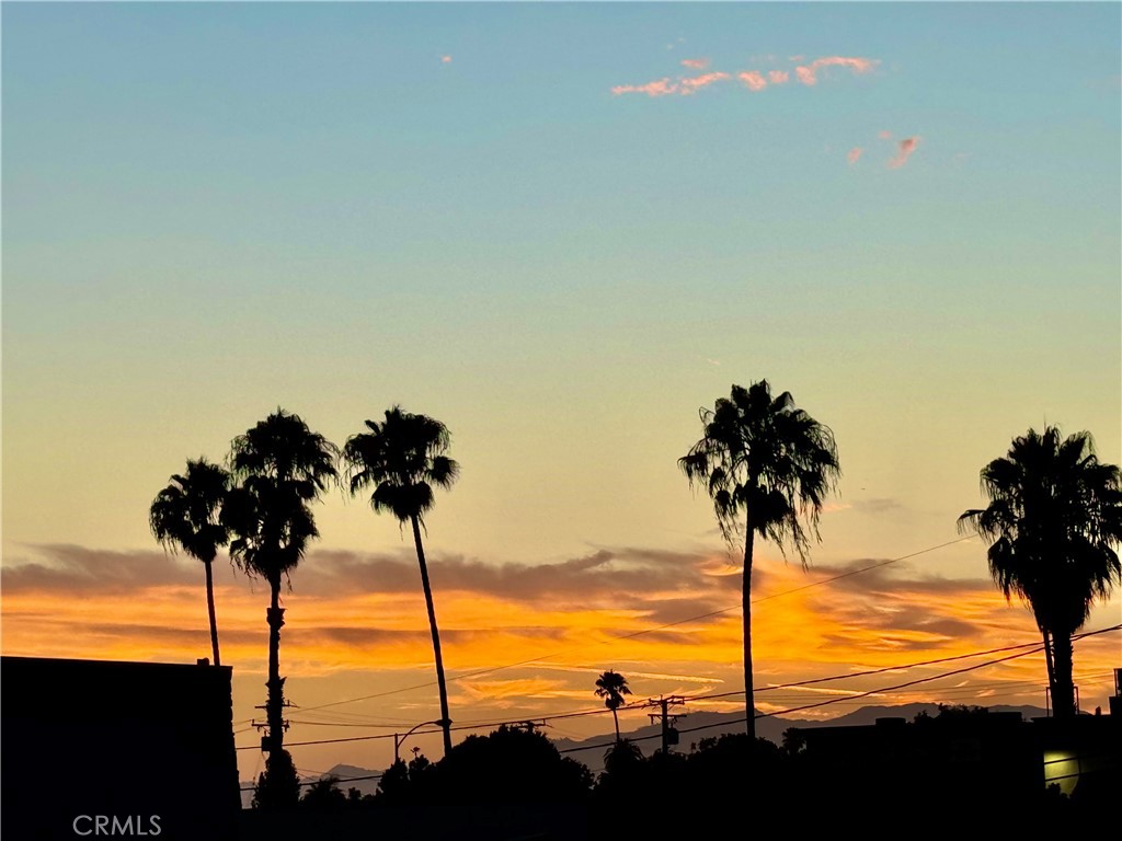 https://media.crmls.org/medias/30e55dae-0203-43b7-9176-679b95972132.jpg?preset=X-Large