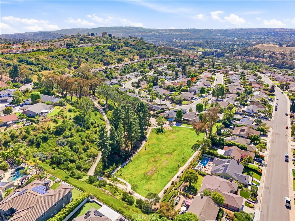 https://media.crmls.org/medias/30e5bcc6-9f8c-41b3-b625-21df99748016.jpg?preset=X-Large