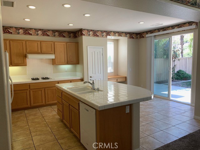 Detail Gallery Image 6 of 9 For 35422 Ocotillo Ct, Lake Elsinore,  CA 92532 - 4 Beds | 3 Baths