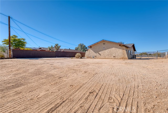 Detail Gallery Image 3 of 52 For 6010 Sunburst St, Joshua Tree,  CA 92252 - 3 Beds | 2 Baths