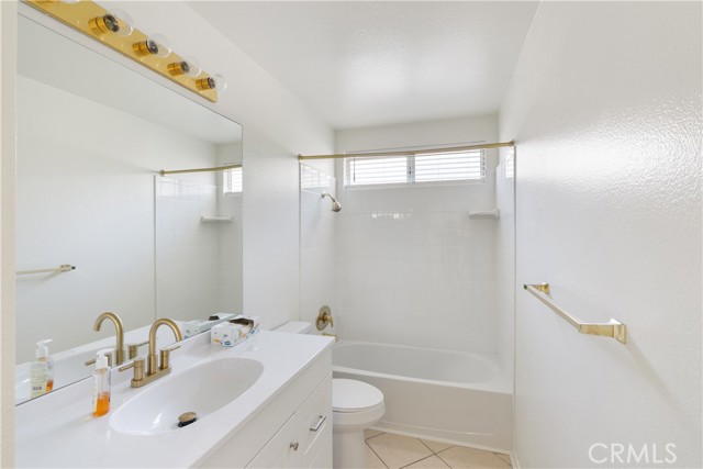 Detail Gallery Image 10 of 47 For 21965 Jeffers Ln, Saugus,  CA 91350 - 5 Beds | 3 Baths