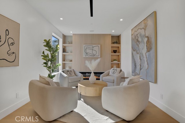 Detail Gallery Image 14 of 63 For 11107 Kling St, North Hollywood,  CA 91602 - 4 Beds | 4 Baths