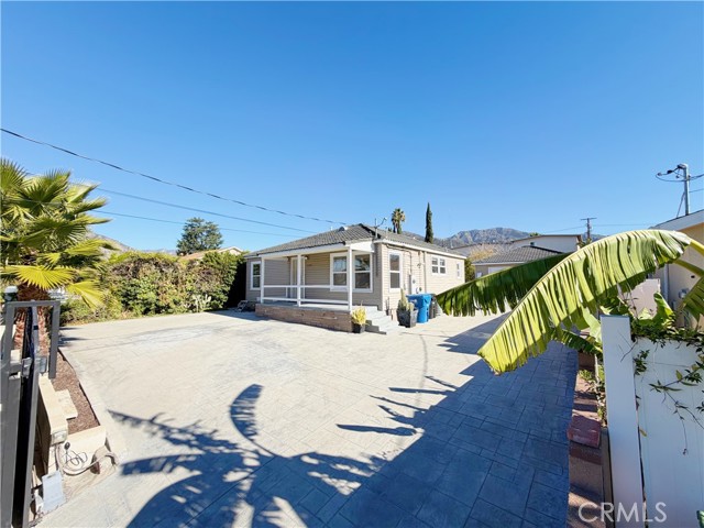 Detail Gallery Image 4 of 8 For 10404 Jardine Ave, Sunland,  CA 91040 - 2 Beds | 1 Baths