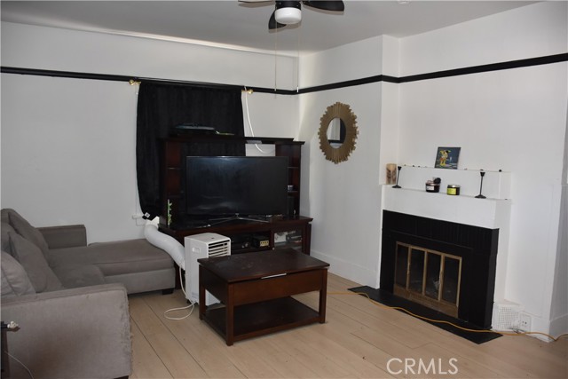 5318 Irvington Place, Los Angeles CA: https://media.crmls.org/medias/30e85836-ee1e-4a64-b5ba-5fa6b939223e.jpg