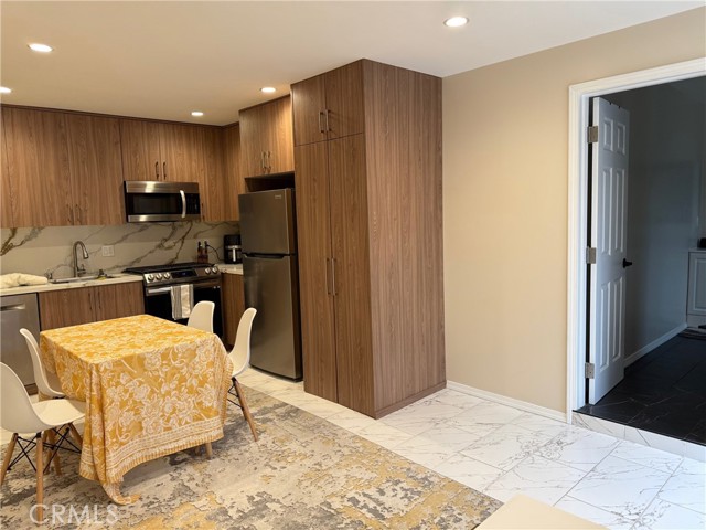 Detail Gallery Image 5 of 11 For 20625 Tuba St, Chatsworth,  CA 91311 - 1 Beds | 1 Baths